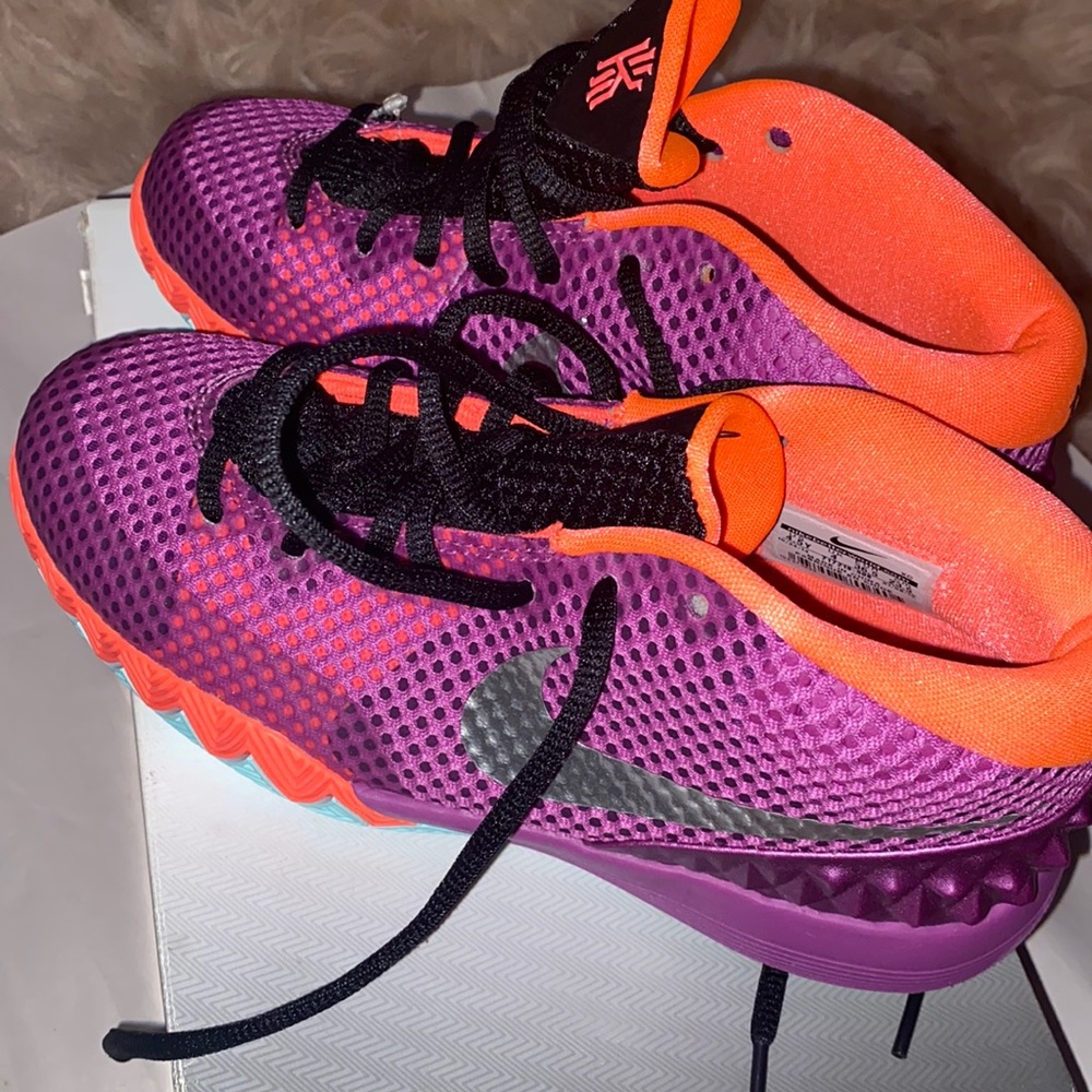 Brand new Nike Kyrie 1 (GS)
